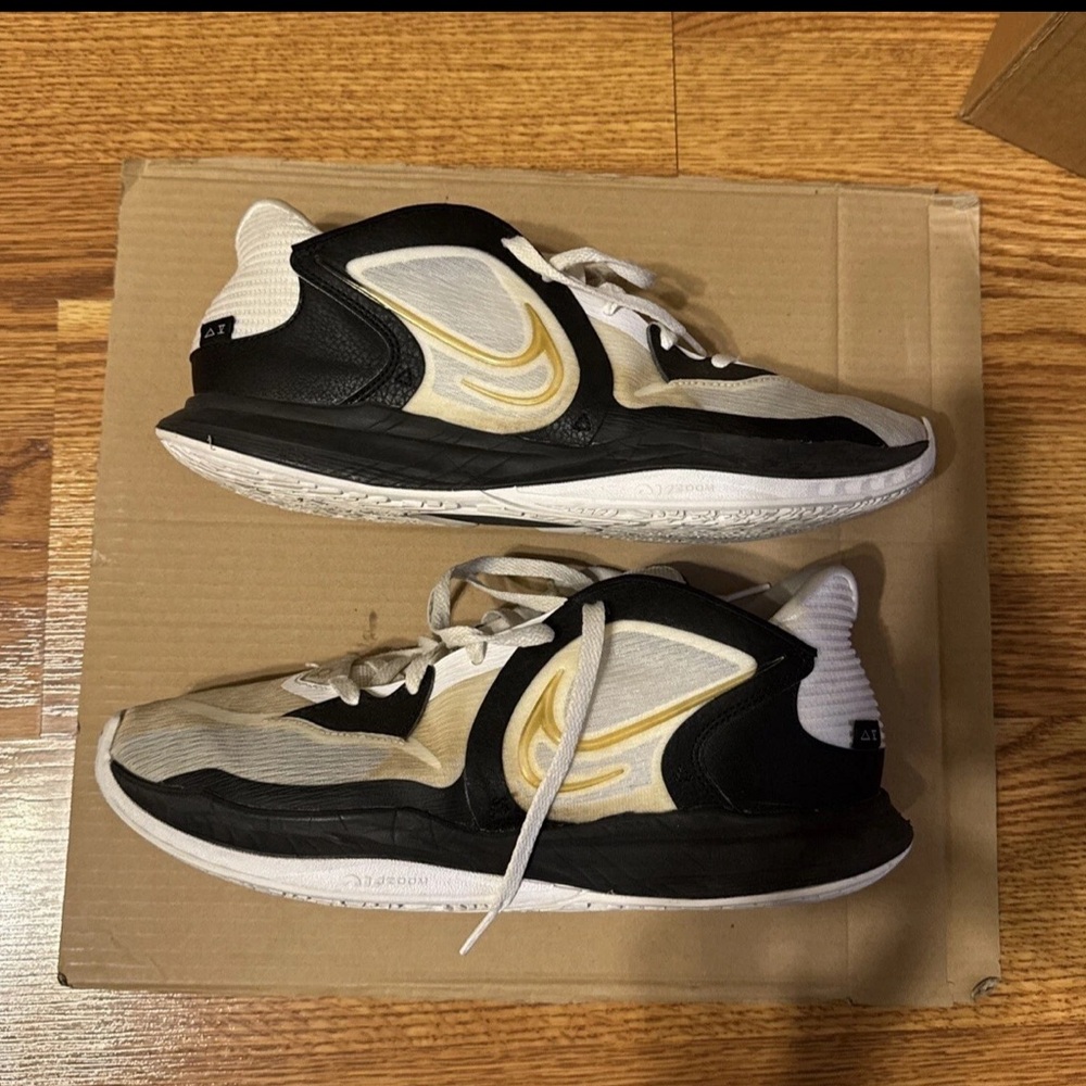 Nike Kyrie 5 Low White Black Metallic Gold - Size 11.5